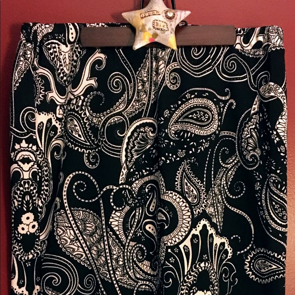 Women’s Black and White Paisley Pencil Skirt